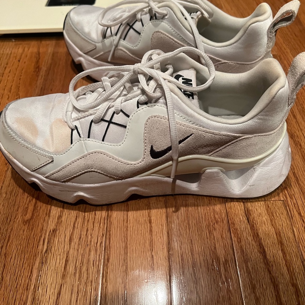 Nike - Picture 2 of 3